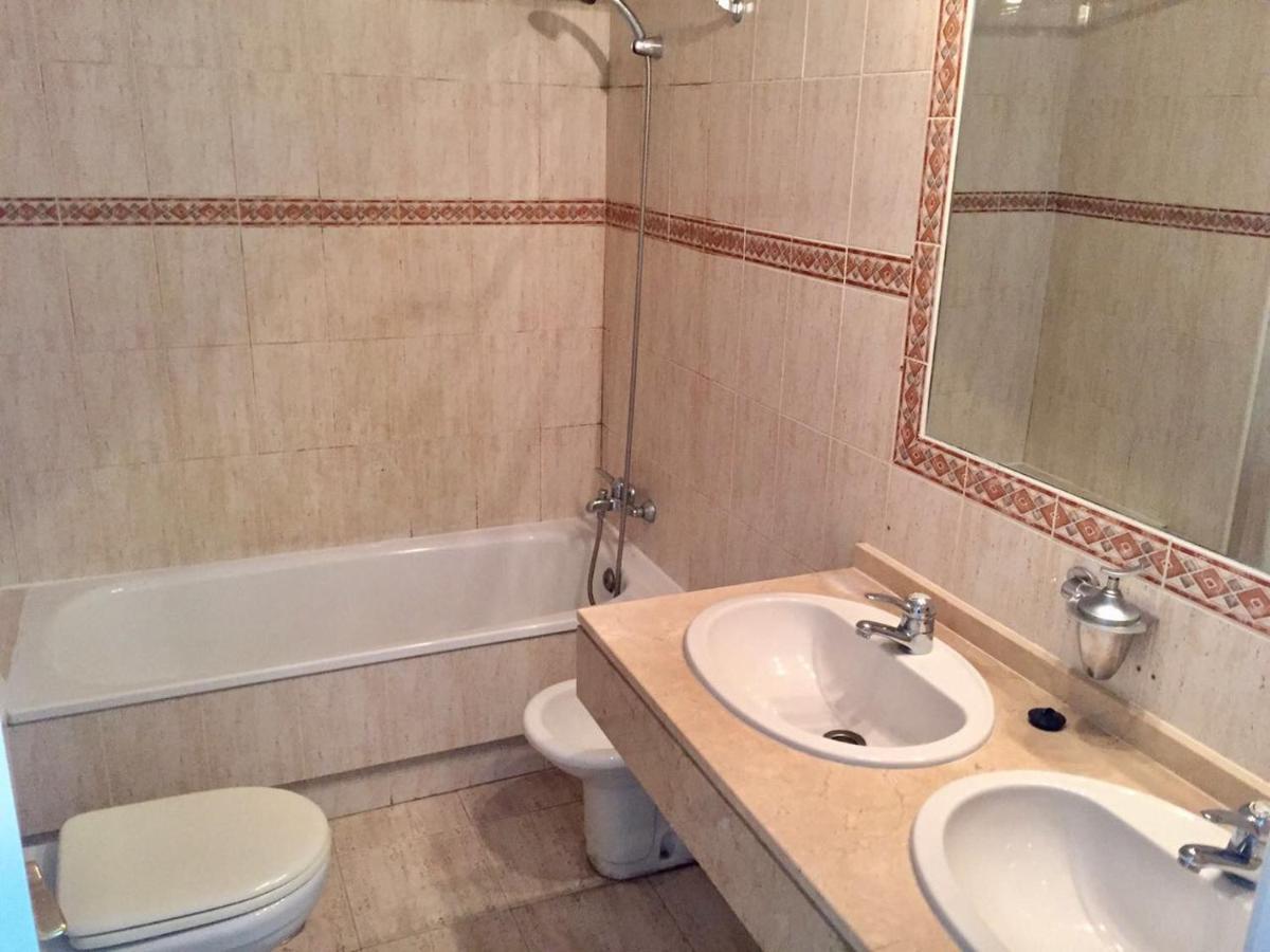 Amazing Apartment For Families Up To 6 Persons Benalmádena Esterno foto